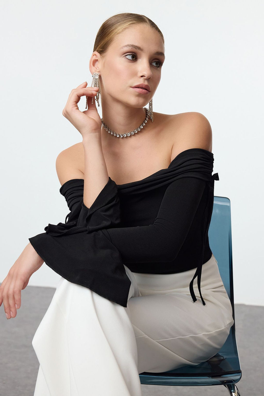 Trendyolmilla Tas Carmen Yaka Baglama Detayl? Ispanyol Kol Orme S?k Bluz TPRAW25BZ00009