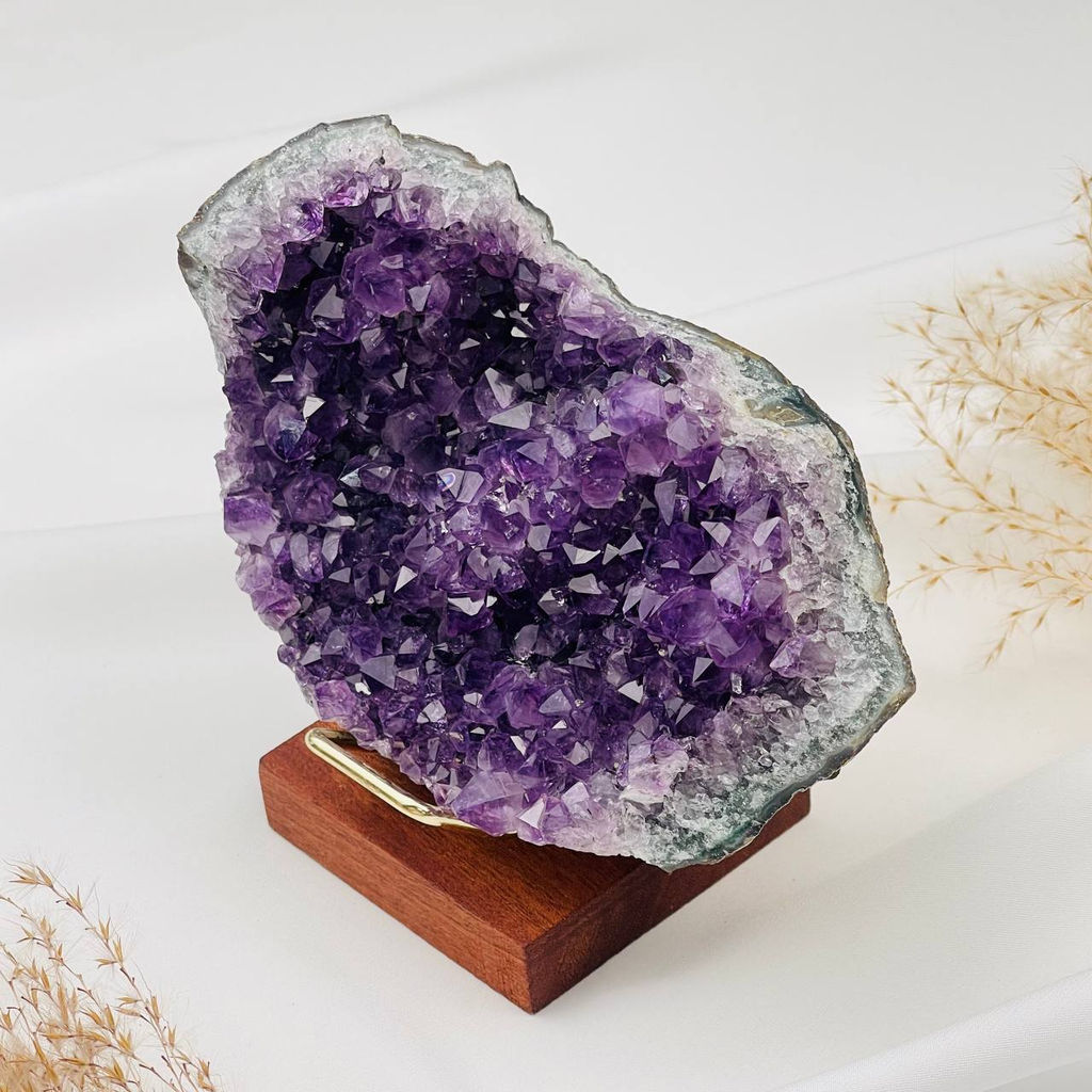 Друза Аметиста на подставке