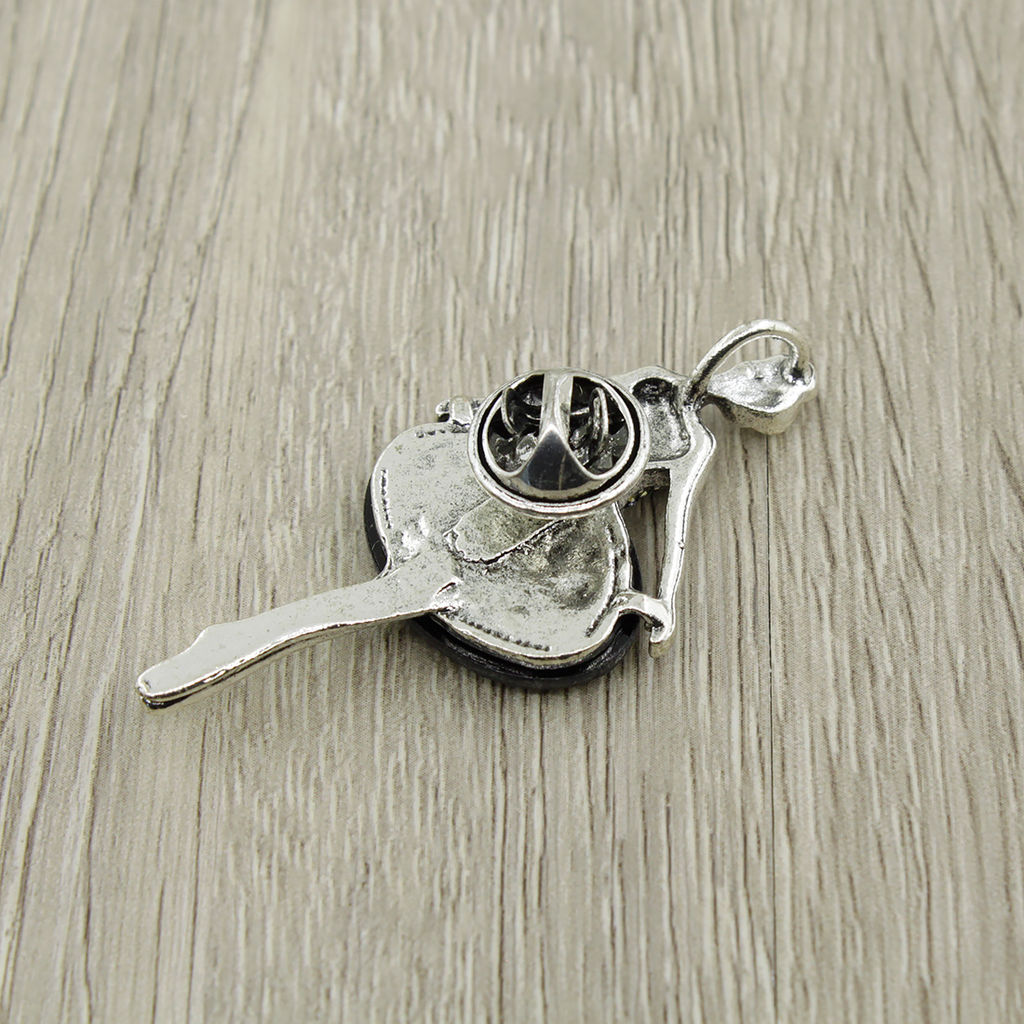 Брошь "Балерина мини" со вставкой из гелиотиса