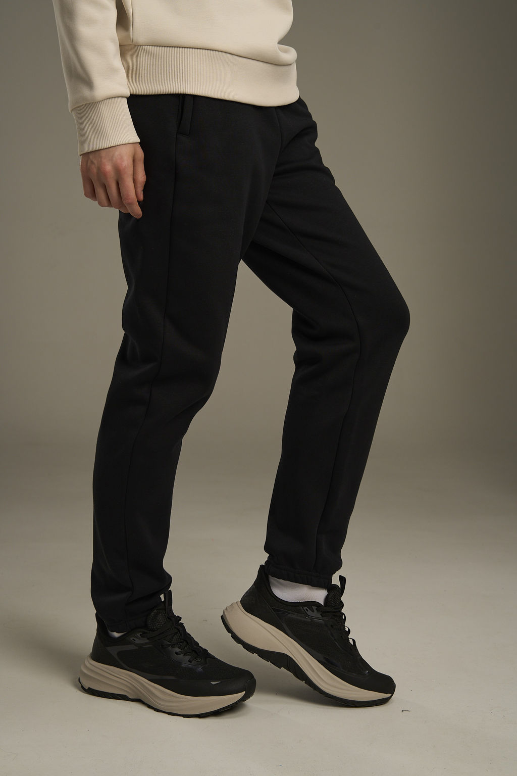 Брюки трикотажные утепленные Черный ANTA TRN Knit Track Pants фото 8