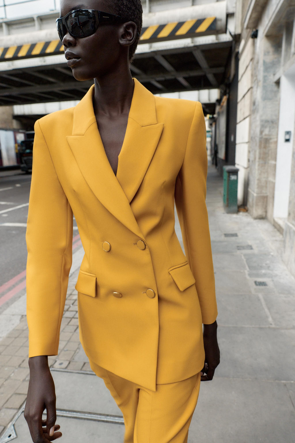 DOUBLE-BREASTED BLAZER WITH SHOULDER PADS - Zara фото 5