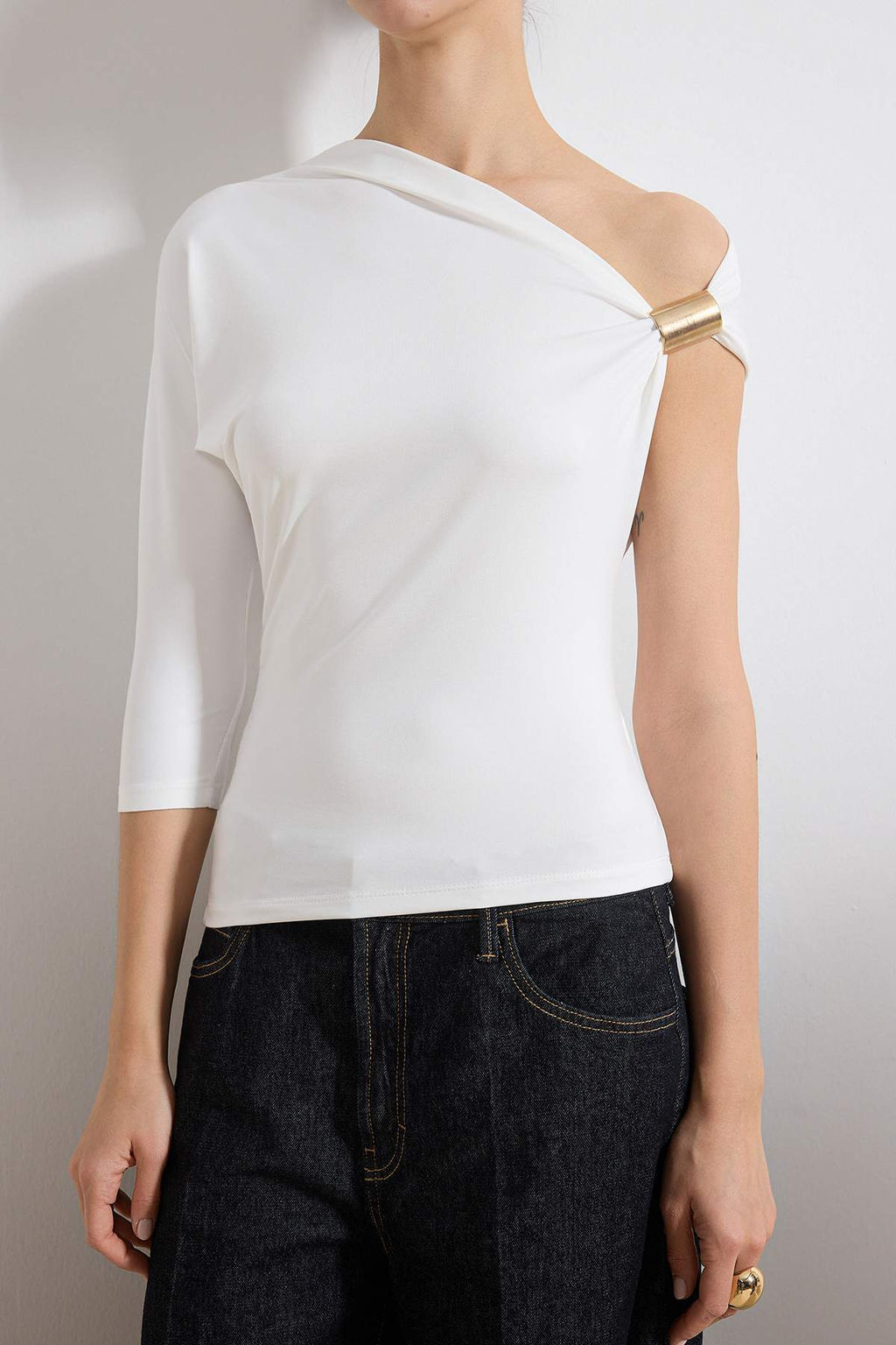 Murdum Fitted/Vucuda Oturan Asimetrik Yaka Aksesuar Detayl? Esnek Orme Bluz TWOSS26BZ00264 - Trendyolmilla фото 7