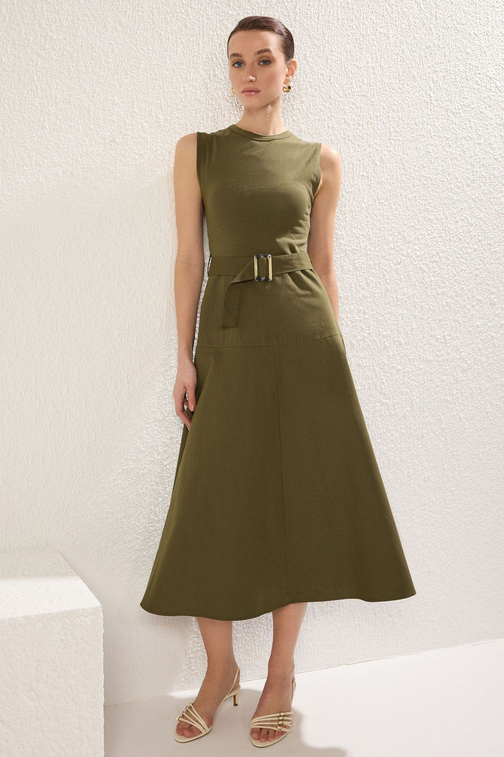 TRENDYOLMILLA Haki Kemerli A Kesim Midi Gabardin Dokuma Elbise TWOSS25EL00055  фото 7