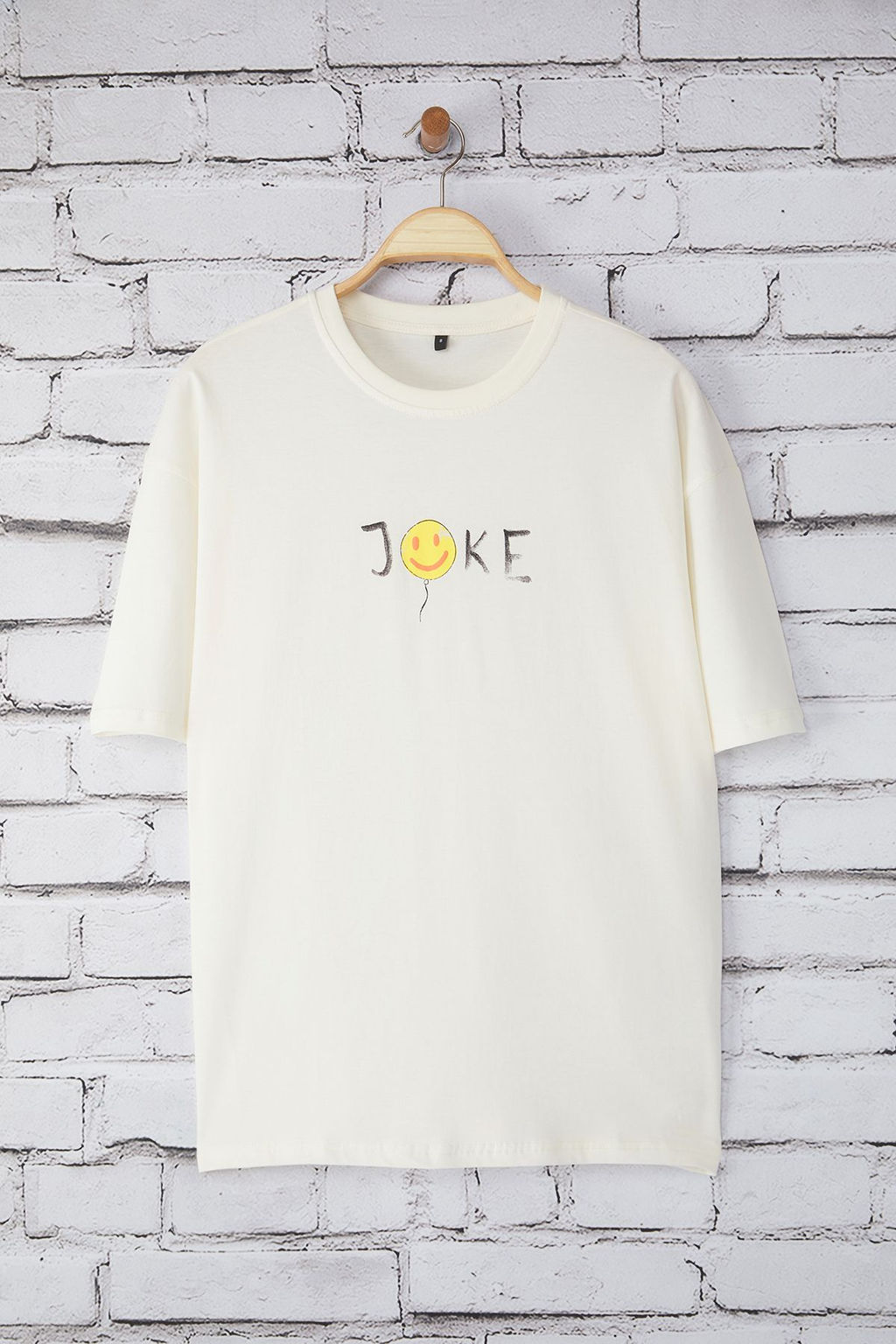 Trendyolmilla Man Ekru Oversize/Genis Kesim Joke Bask?l? K?sa Kollu %100 Pamuk T-Shirt TMNSS25TS00170  фото 2