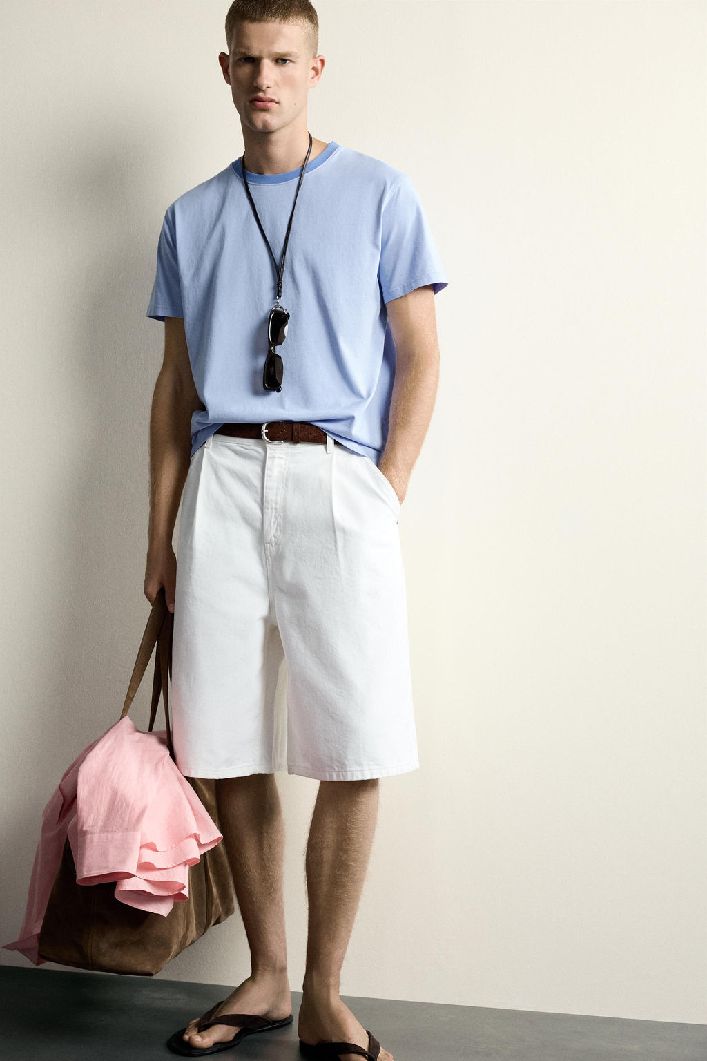 CAMISETA RELAXED FIT CUELLO CONTRASTE / CELESTE - Zara фото 5