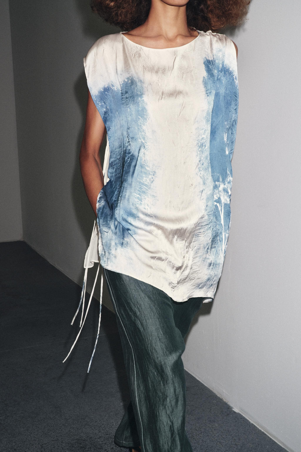 LINEN BLEND TROUSERS WITH CONTRAST STITCHING - Zara фото 10