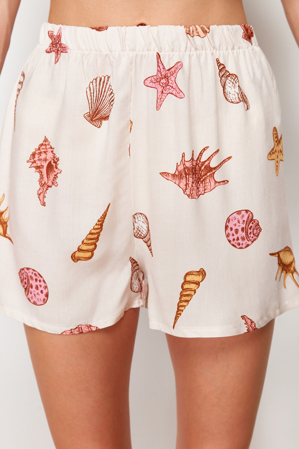 Trendyolmilla Cok Renkli Bask?l? Viskon Sortlu Dokuma Pijama Tak?m? THMSS24PT00303