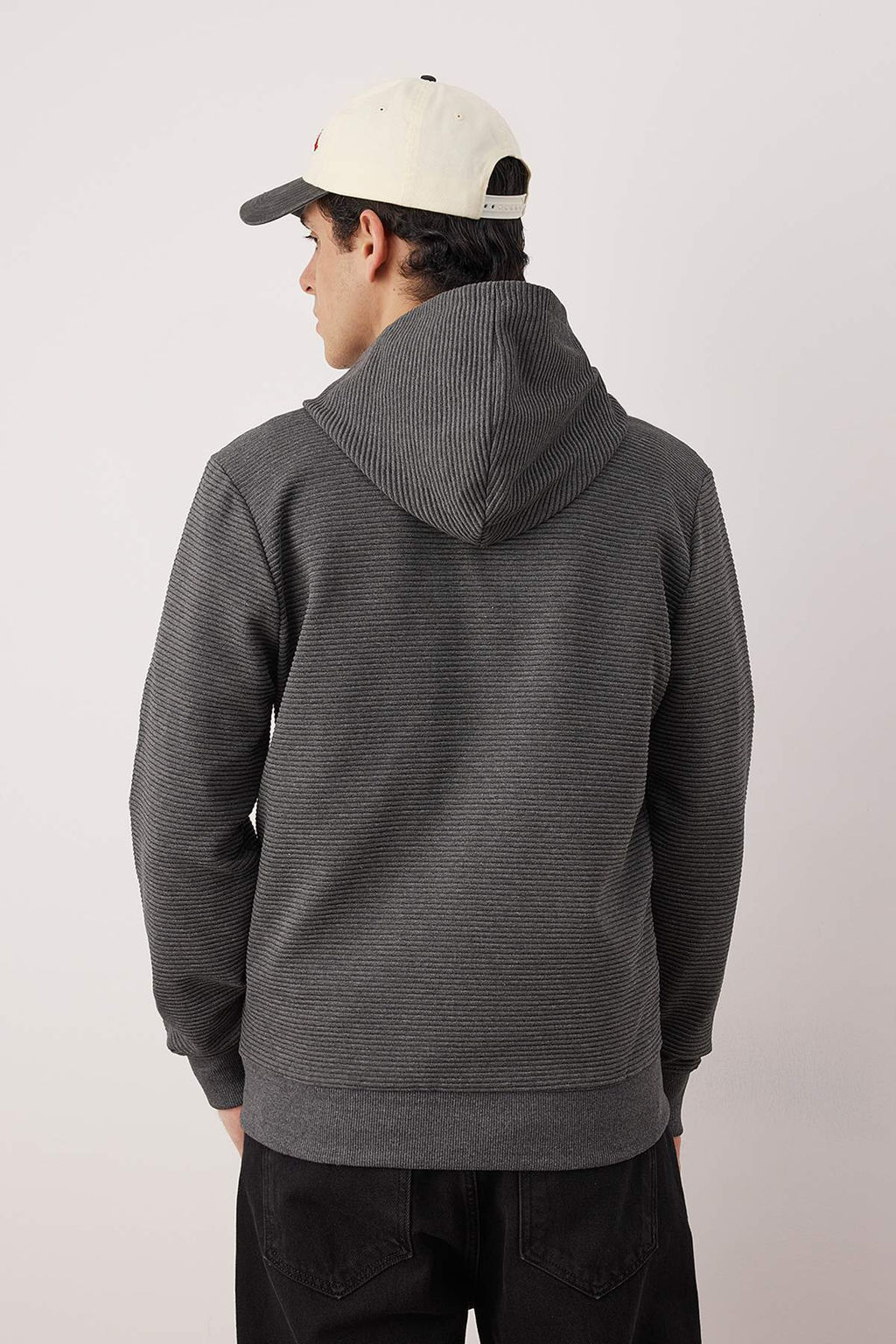 Siyah Regular/Normal Kesim Fermuarl? Kapusonlu Dokulu Sweatshirt TMNAW26SW00067 - Trendyolmilla фото 24