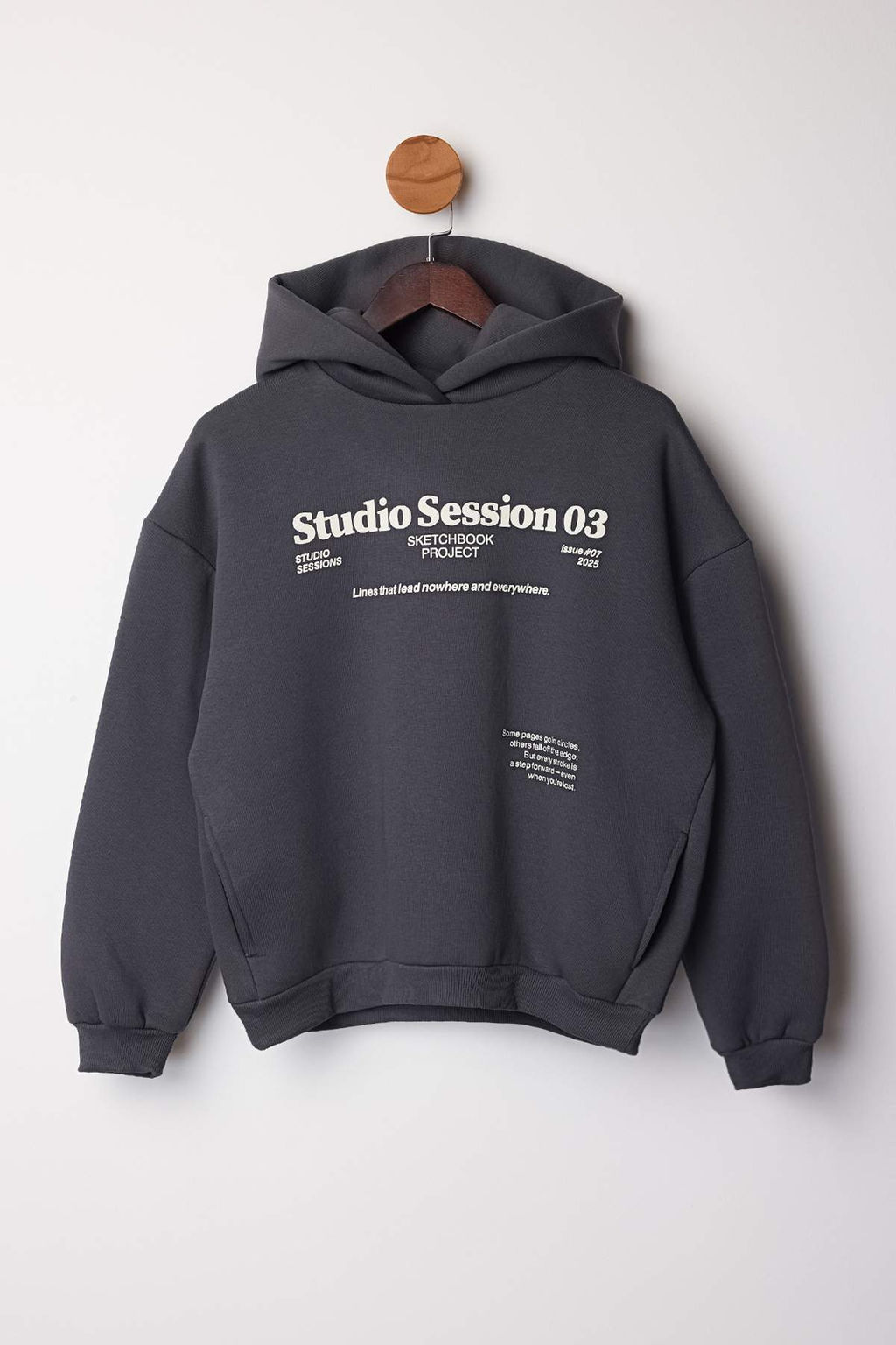 Antrasit Kal?n Ici Polarl? Kapusonlu Slogan Bask?l? Boxy Fit Orme Sweatshirt TWOAW26SW00217