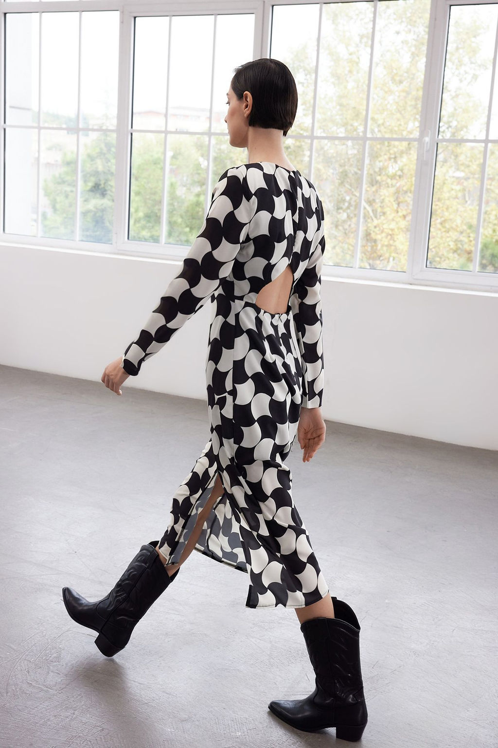 Limited Edition Siyah Geometrik Desenli Duz Kesim Midi Dokuma Elbise TWOAW25EL00290 - Trendyolmilla фото 3