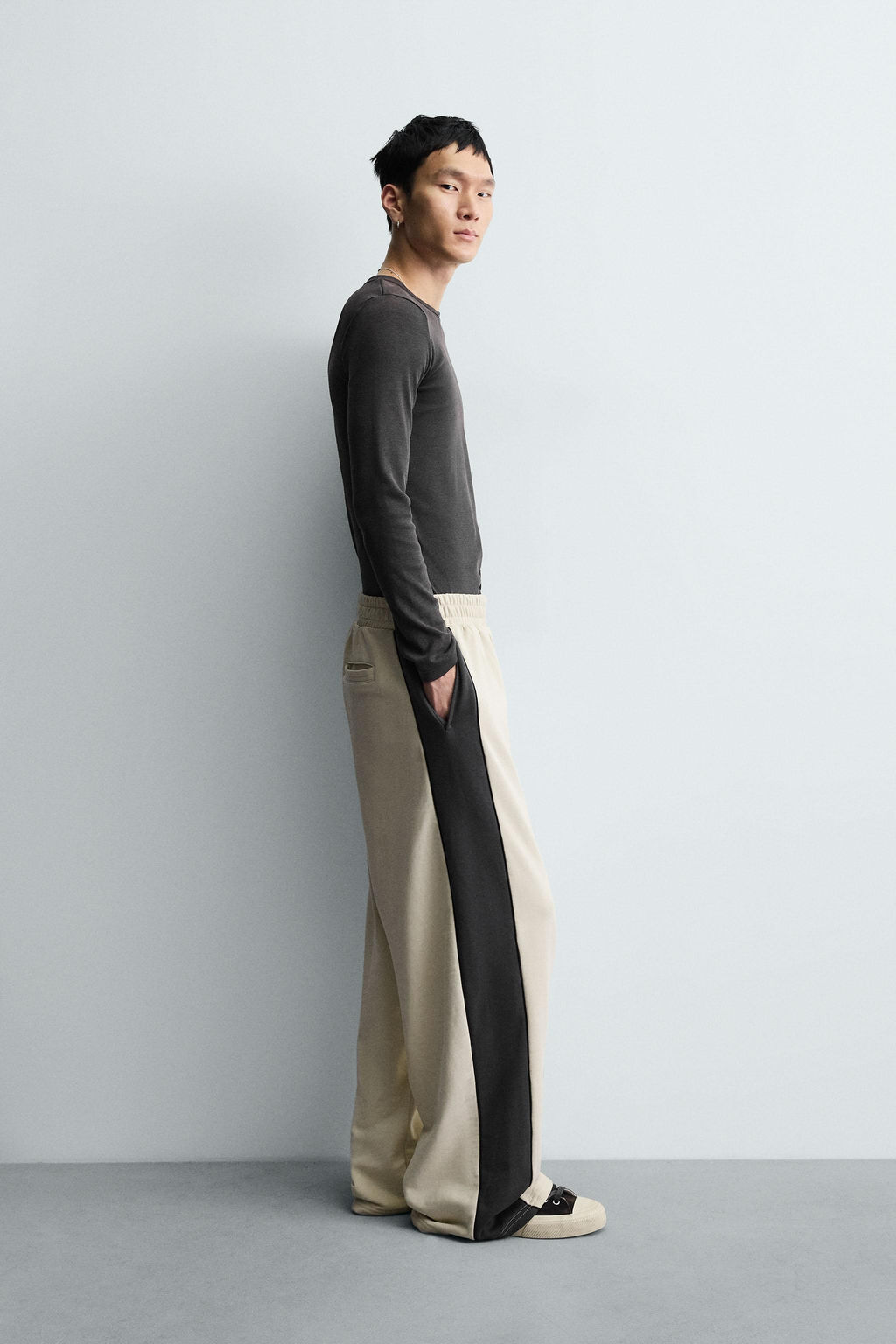 WIDE-LEG JOGGER TROUSERS WITH SIDE TAPING - Zara фото 4