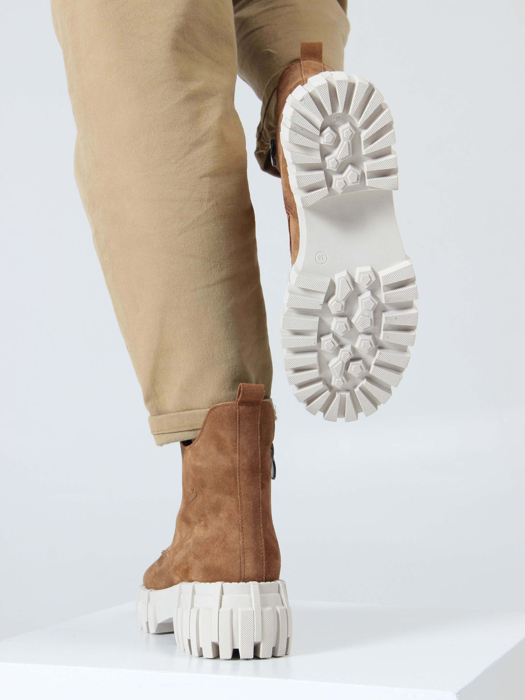 Ботинки 228.V.466be. светло-коричневый замша/Байка