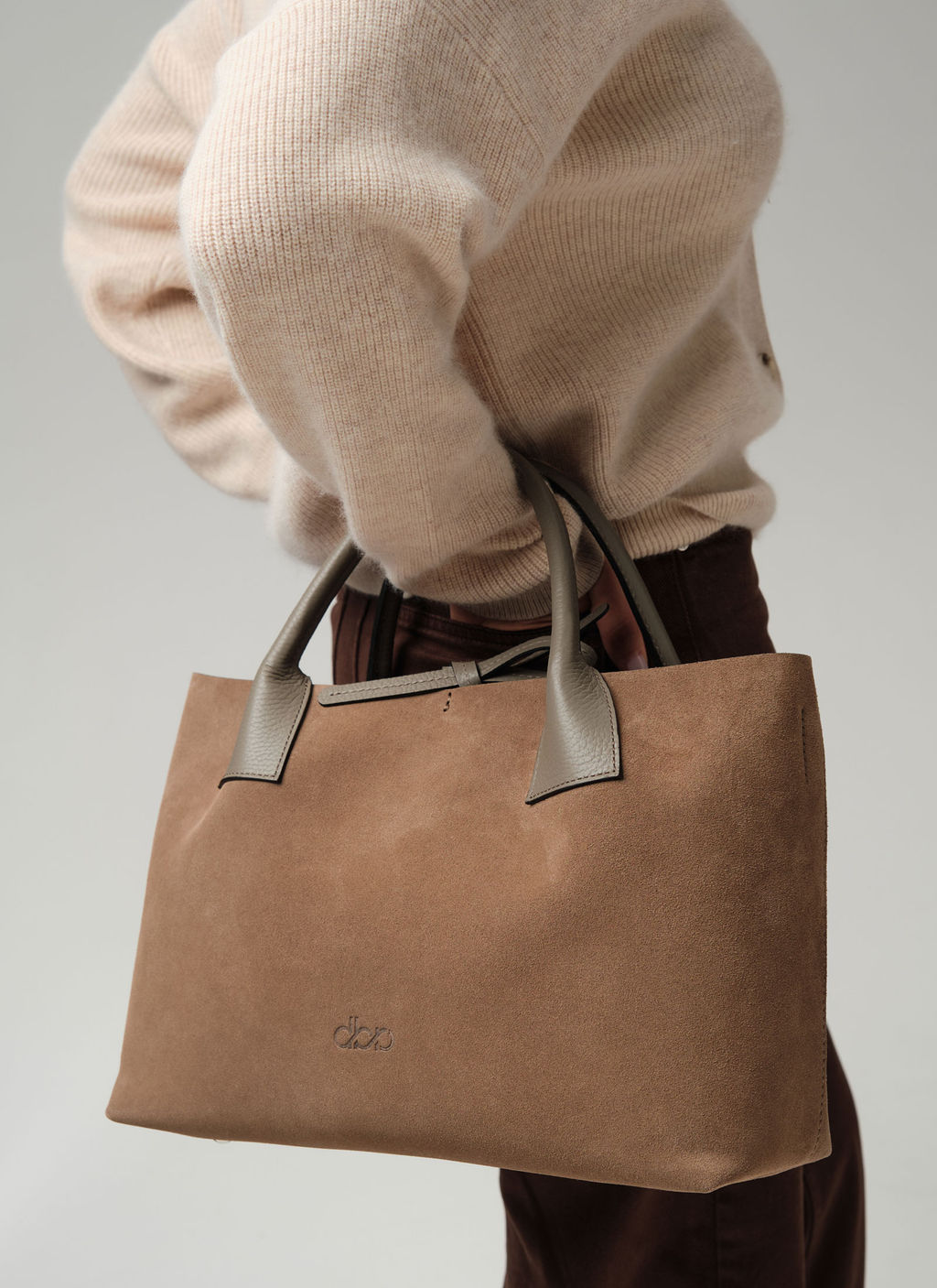 Замшевая сумка Iris DBR 31372 серо-коричневый фото 5