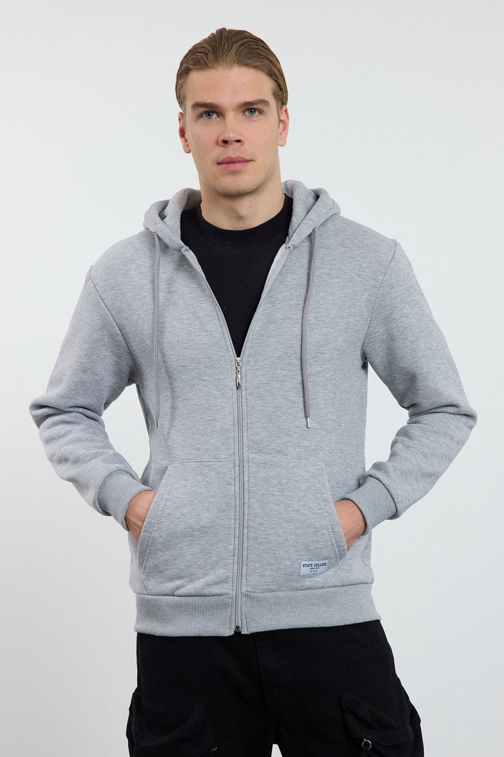 TRENDYOL MAN Gri Melanj Regular Fit Kapusonlu Fermuarl? Etiket Aplikeli Kal?n Sweatshirt TMNAW23SW00172 - Trendyolmilla фото 2