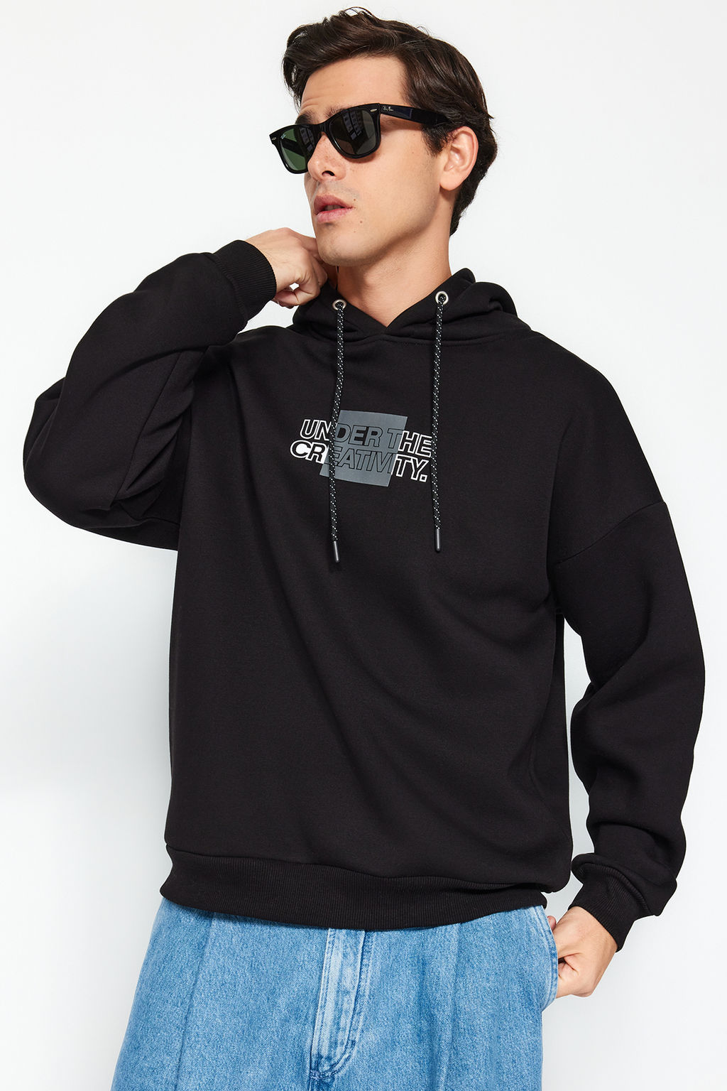 TRENDYOL MAN Siyah %100 Pamuk Oversize/Genis Kesim Kapusonlu Uzun Kol S?rt Yaz? Bask?l? Sweatshirt TMNAW24SW00220 - Trendyolmilla фото 2