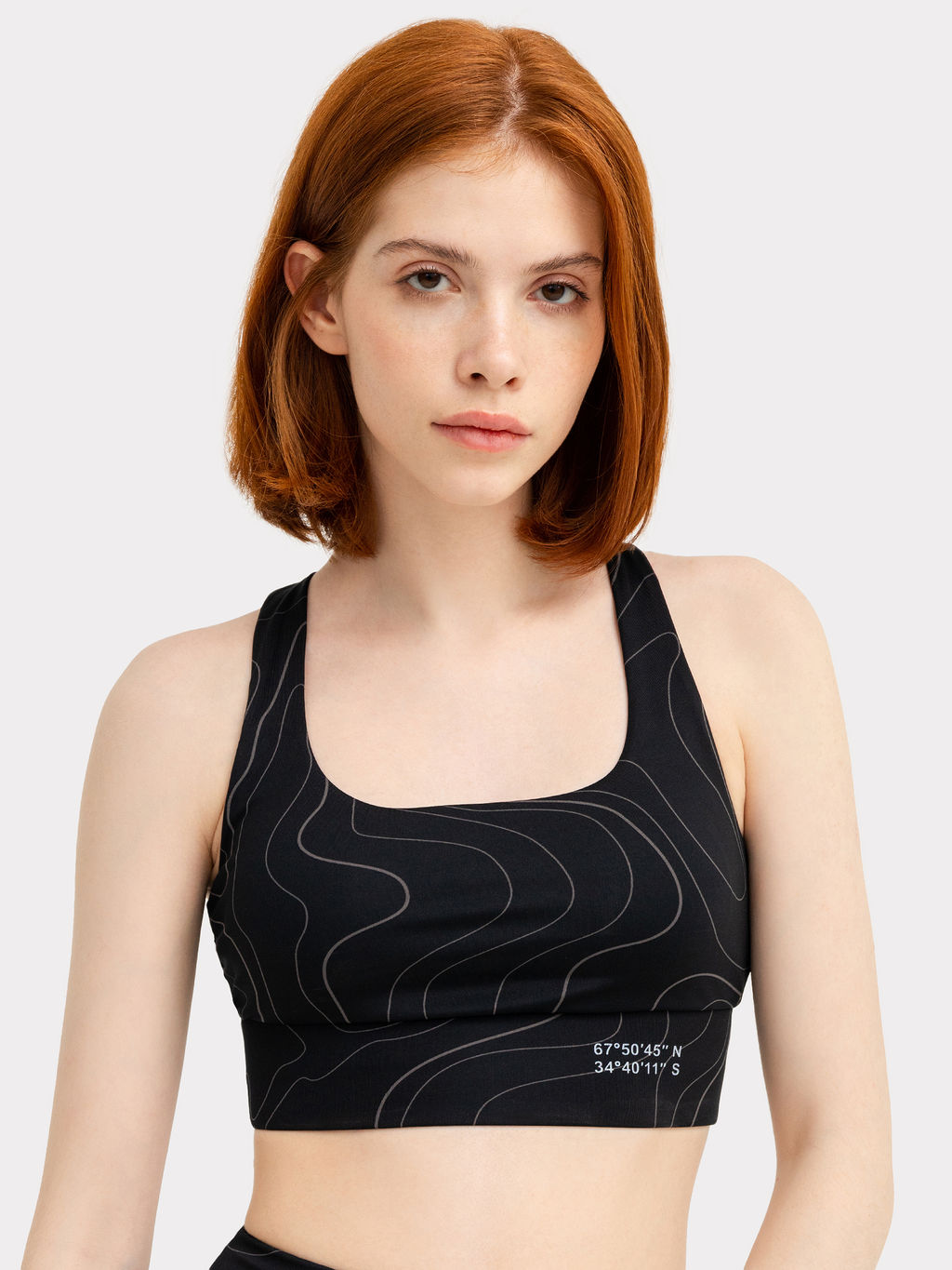 Топ женский спортивный в черном цвете с оригинальным принтом