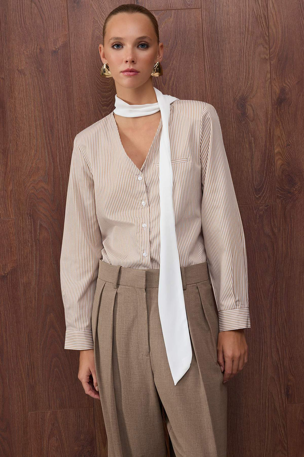 Bej Cizgili Sal Yaka Detayl? Gomlek TWOAW26GO00034 - Trendyolmilla фото 2