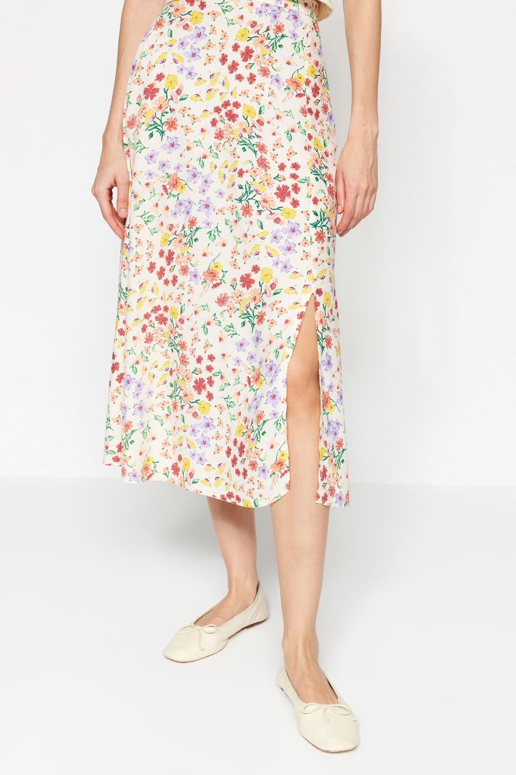 Ekru Y?rtmac Detayl? Cicek Desenli Viskon Kumasl? Midi Boy Dokuma Etek TWOSS20ET0230