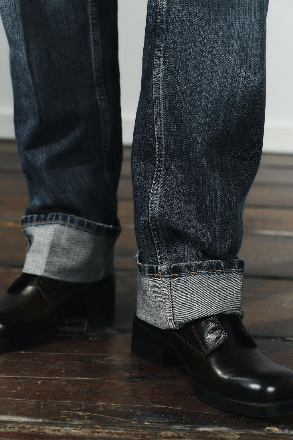 MID-WAIST FOLDED STRAIGHT JEANS - Zara фото 3