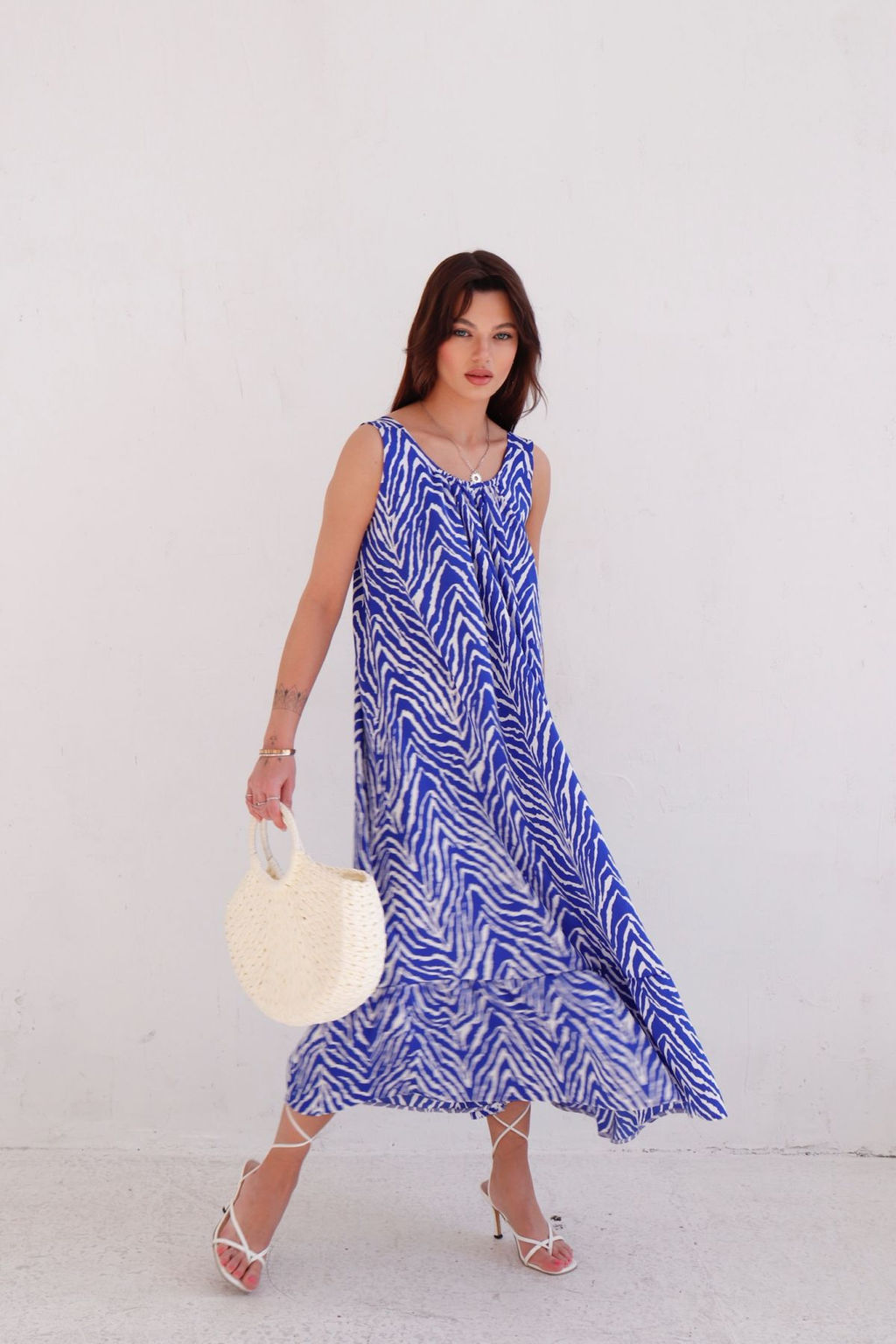 9413 Платье Мальдивы для пляжа и фотосъёмки сине-белое (остаток: 42-44) - Martichelli фото 6