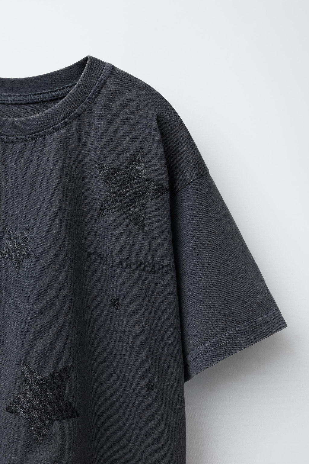 WASHED-EFFECT T-SHIRT WITH GLITTER STARS - Zara фото 3