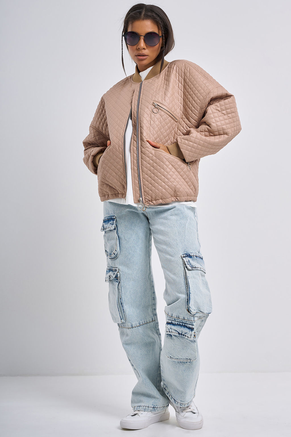 Бомбер укороченный из курточной стеганной ткани бежевый - Fly фото 8