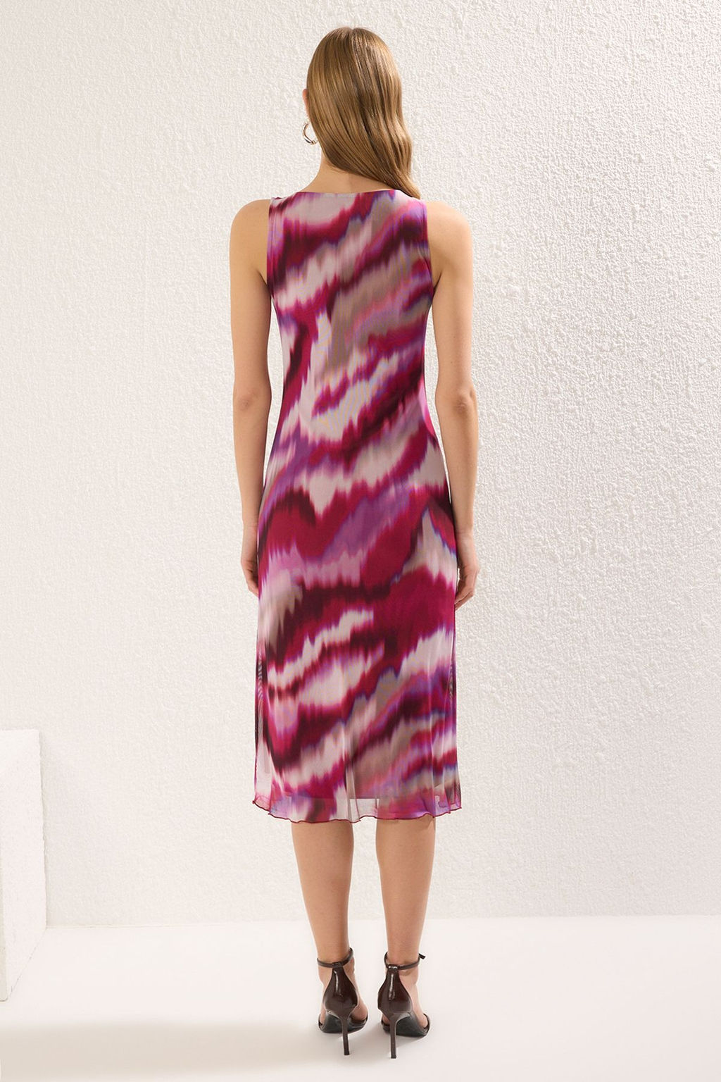 Pembe Soyut Desenli Tul Bodycone/Vucuda Oturan Midi Orme Elbise TWOSS25EL00534 - Trendyolmilla фото 4