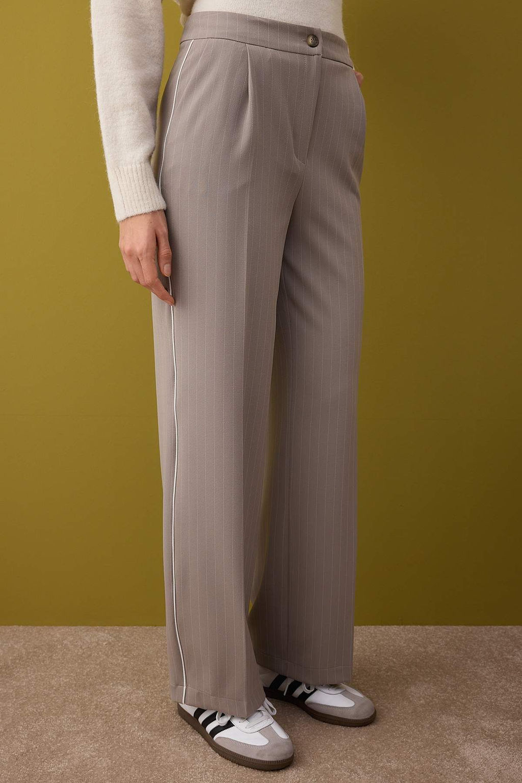 Vizon Cizgili Biye Detayl? Wide Leg/Genis Paca Pantolon TWOAW26PL00044 - Trendyolmilla фото 3