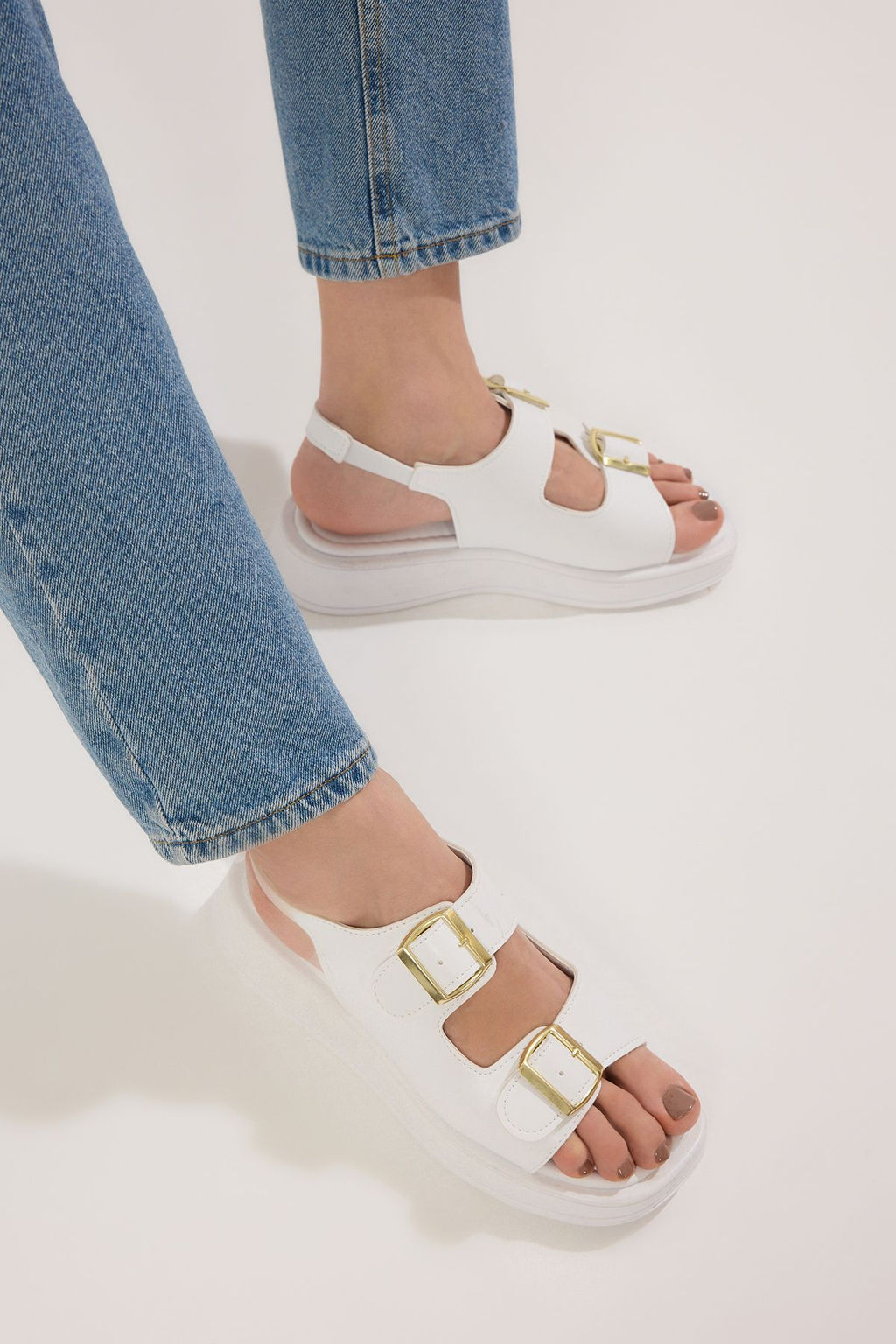 Beyaz Cift Tokal? Kad?n Kal?n Taban Sandalet TAKAW25SD00000