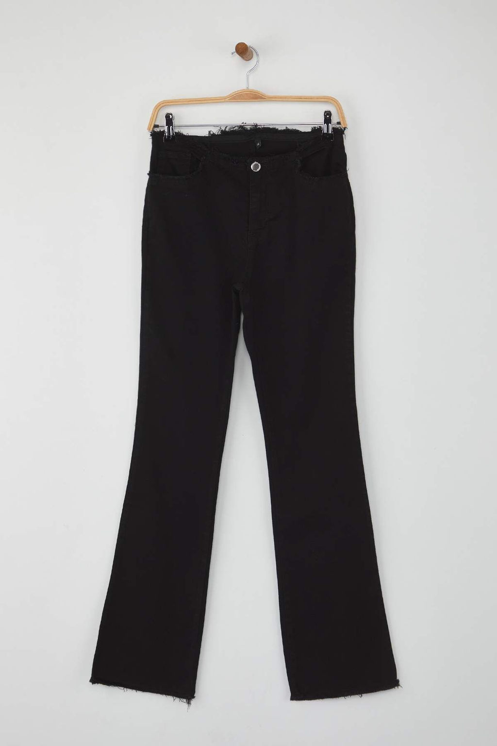 Siyah Beli Puskullu Dusuk Bel Flare Jeans TWOAW26JE00044 - Trendyolmilla фото 5