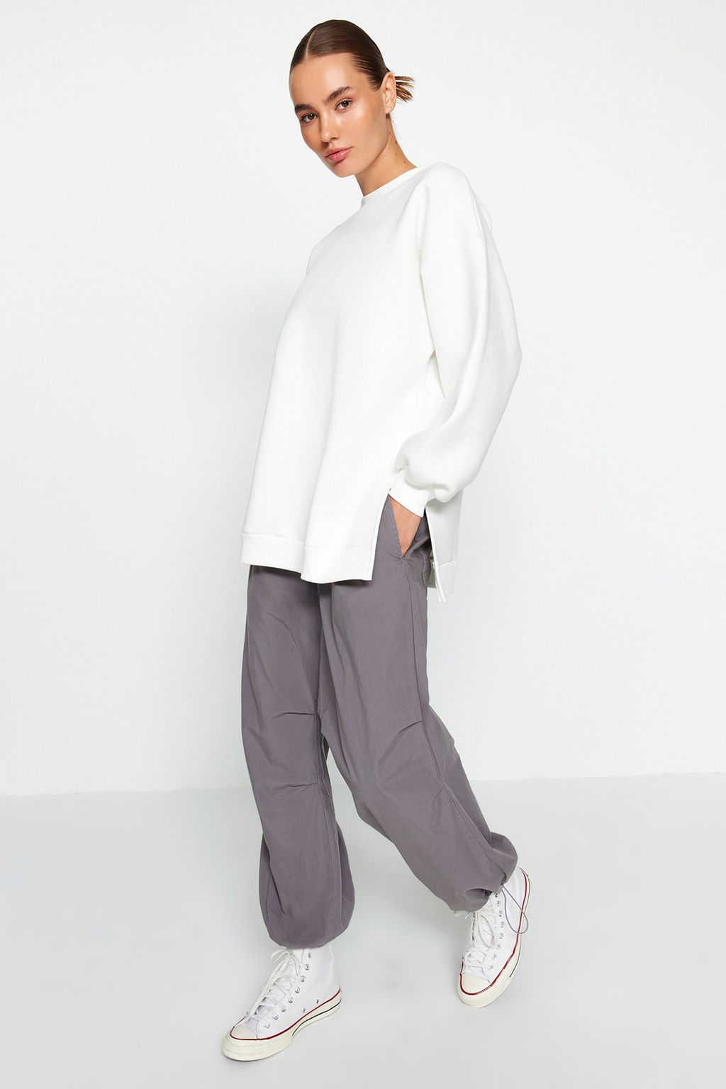 Ekru Oversize/Genis Kal?p Y?rtmac Detayl? Kal?n Ici Polarl? Orme Sweatshirt TWOAW23SW00195