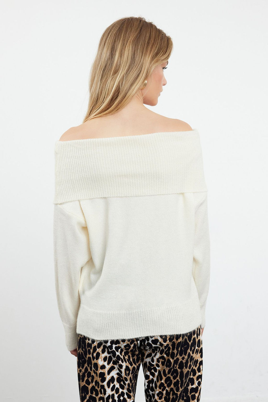 Ekru Yumusak Dokulu Carmen Yaka Triko Kazak TWOAW20KZ1519 - Trendyolmilla фото 5