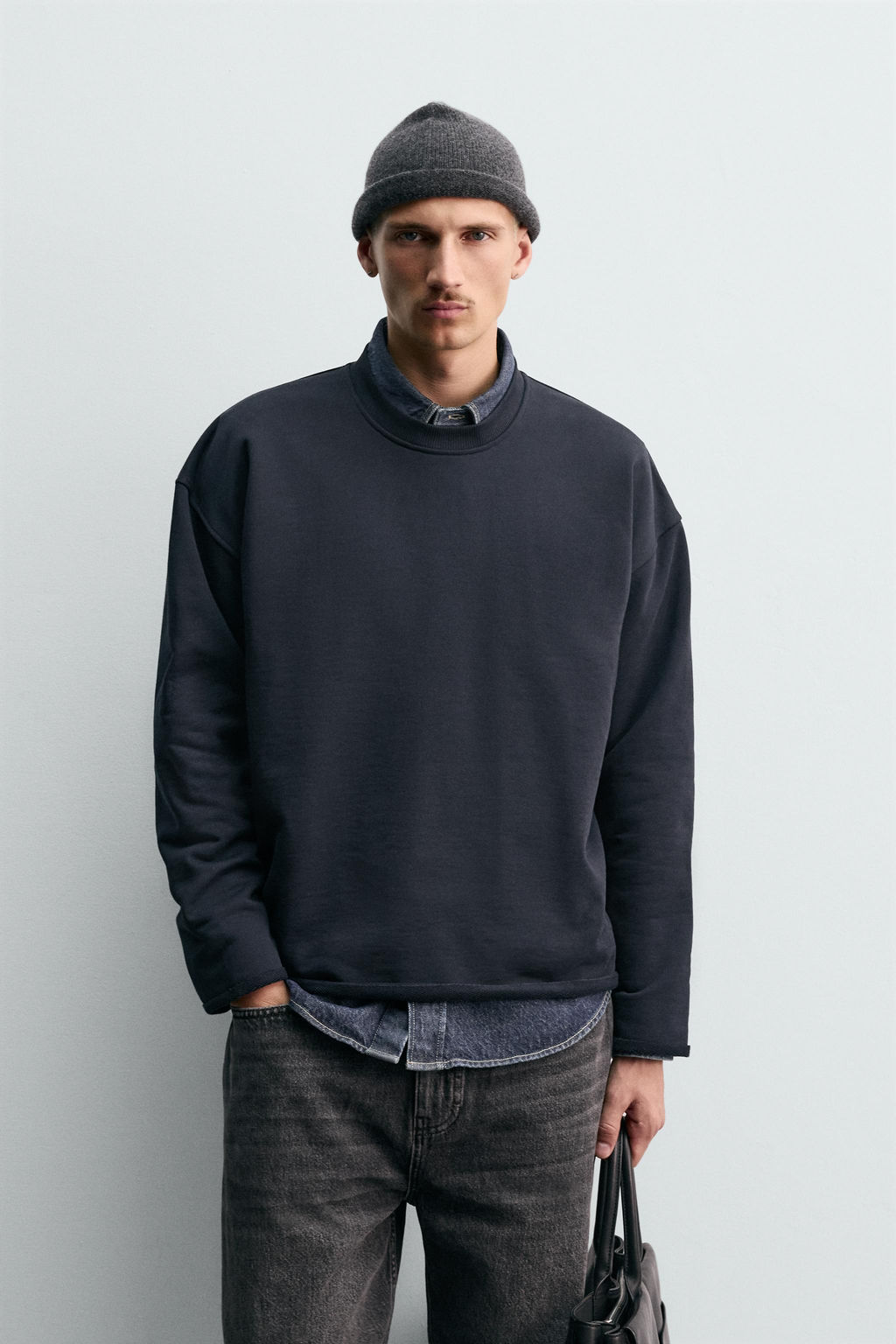 CREW NECK SWEATSHIRT WITH IRREGULAR FINISH - Zara фото 2