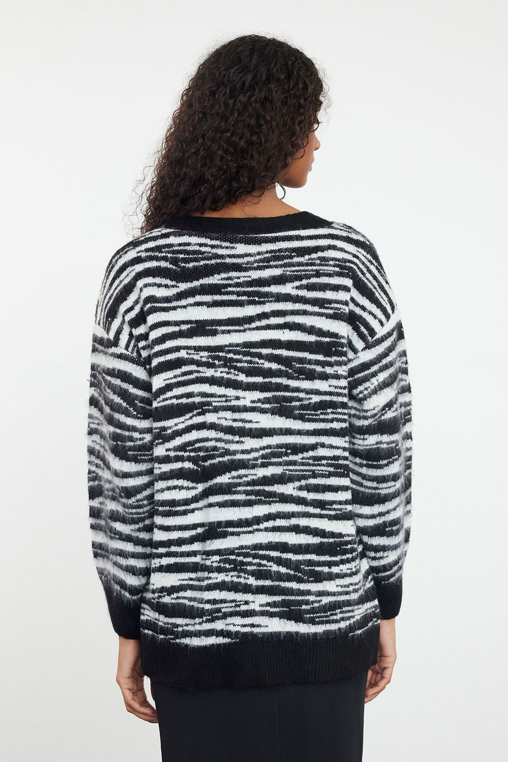 Siyah Yumusak Dokulu Zebra Desenli Triko H?rka TWOAW25HI00239 - Trendyolmilla фото 5