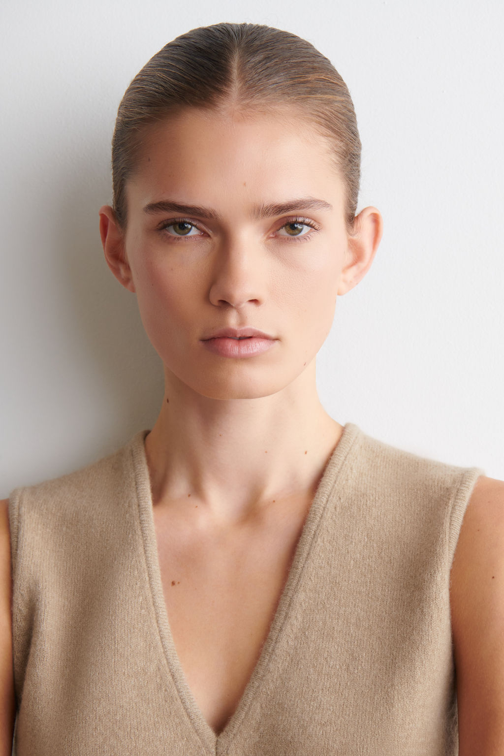 CHALECO DE LANA CON CUELLO DE PICO - H&m фото 8