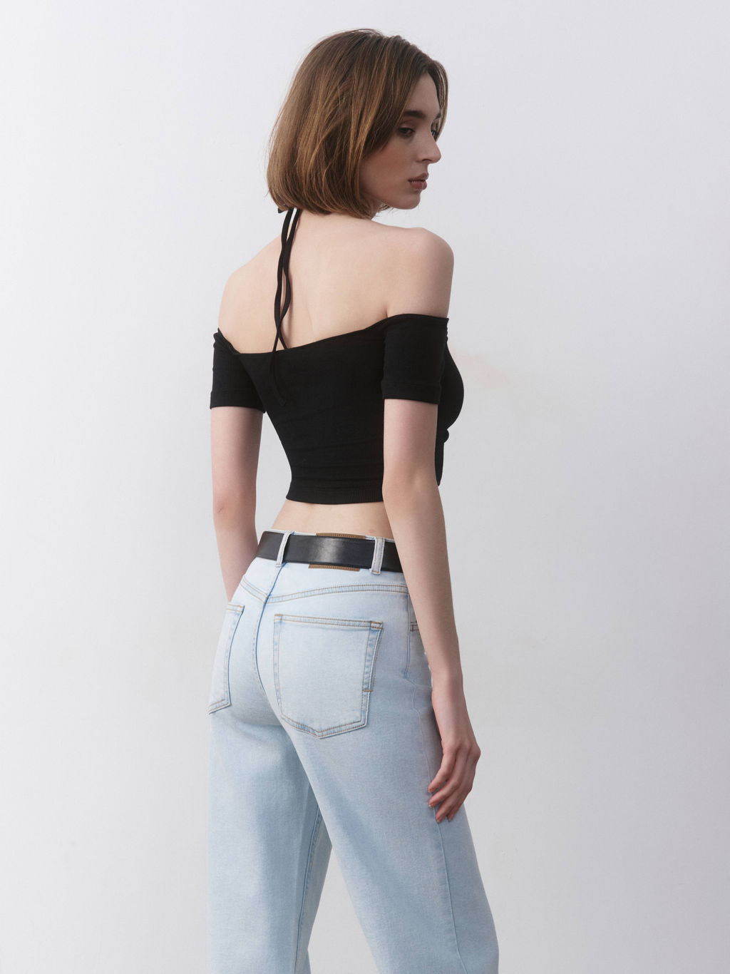 CONTE Укороченный топ в рубчик с отрытыми плечами и сборкой LD 2632 black - Conte elegant фото 5