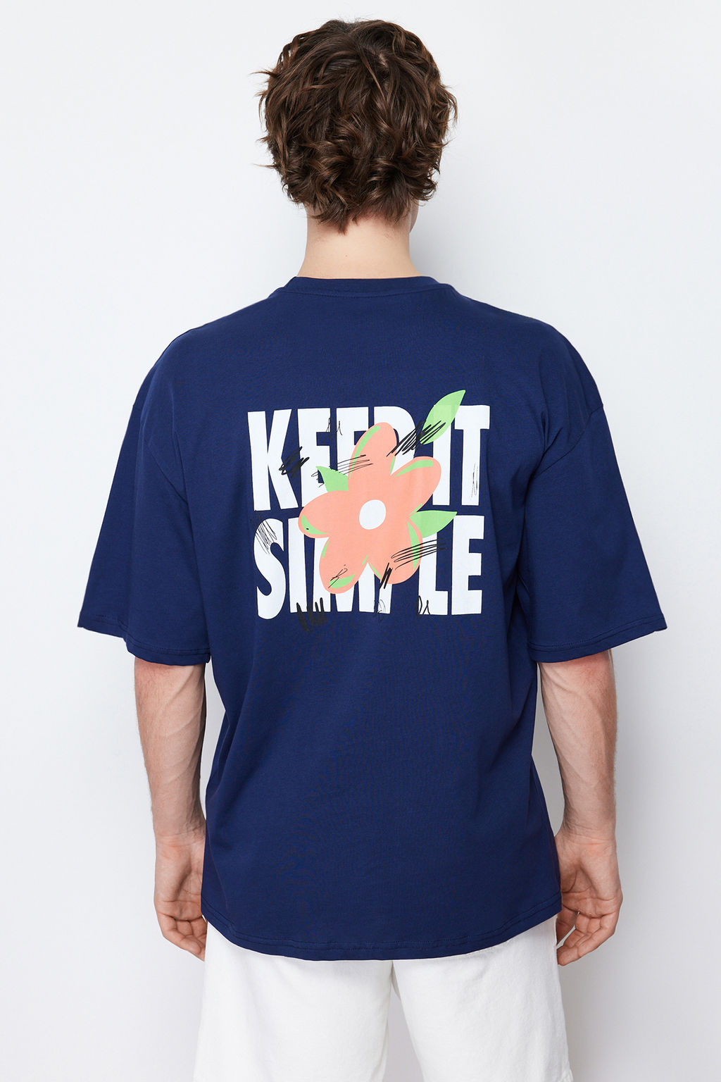 Lacivert Oversize Fit Bisiklet Yaka K?sa Kollu Bask?l? T-Shirt TMNSS22TS0123 - Trendyolmilla фото 5