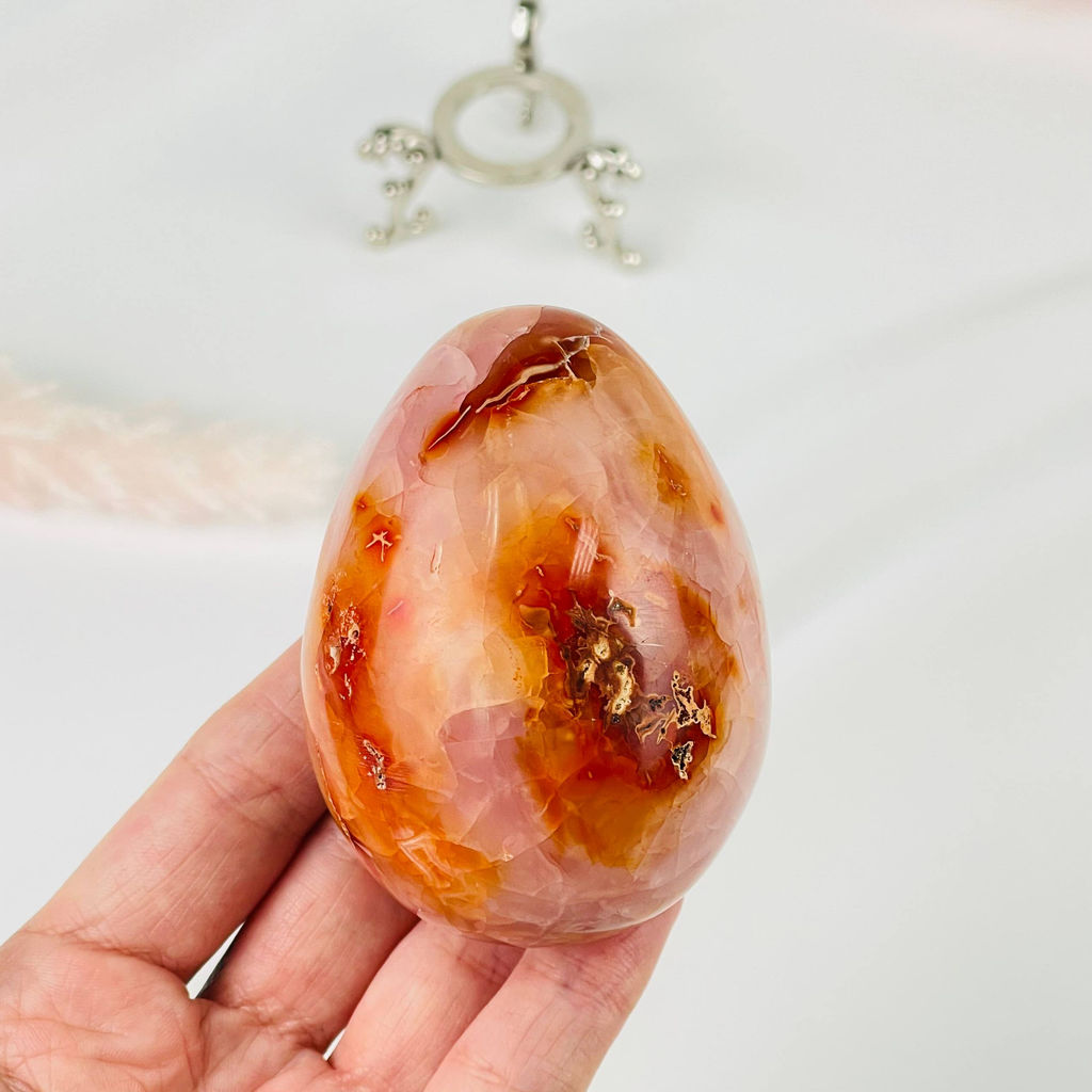 Яйцо из Сердолика на подставке