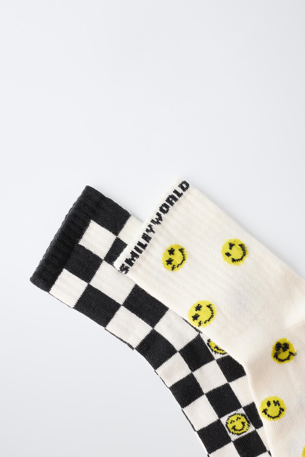 PACK DOS CALCETINES MEDIOS SMILEYWORLD ® CUADRO DAMERO / Blanco / Negro - Zara фото 3