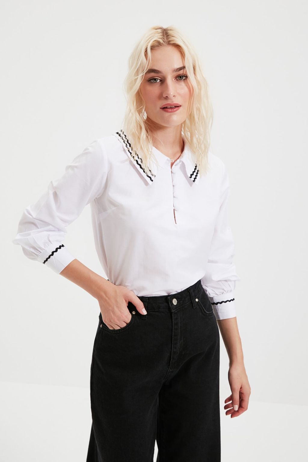 Trendyolmilla Beyaz Yaka Detayl? Dokuma Bluz TWOSS20BZ0036