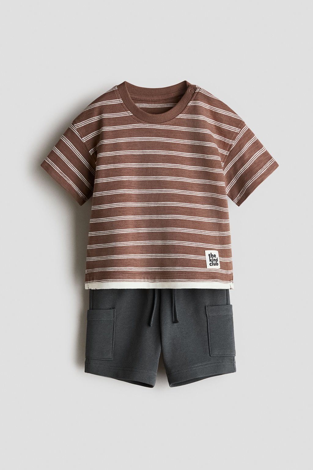 Conjunto de camiseta y pantal?n corto