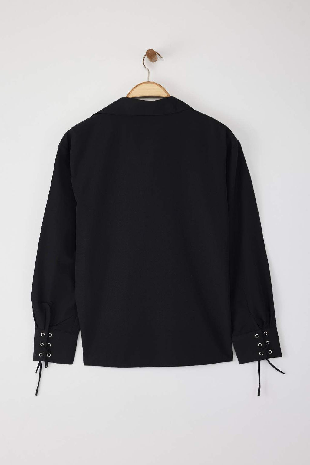 Siyah Onu Bagc?k Detayl? Oversize Gomlek TWOAW26GO00010