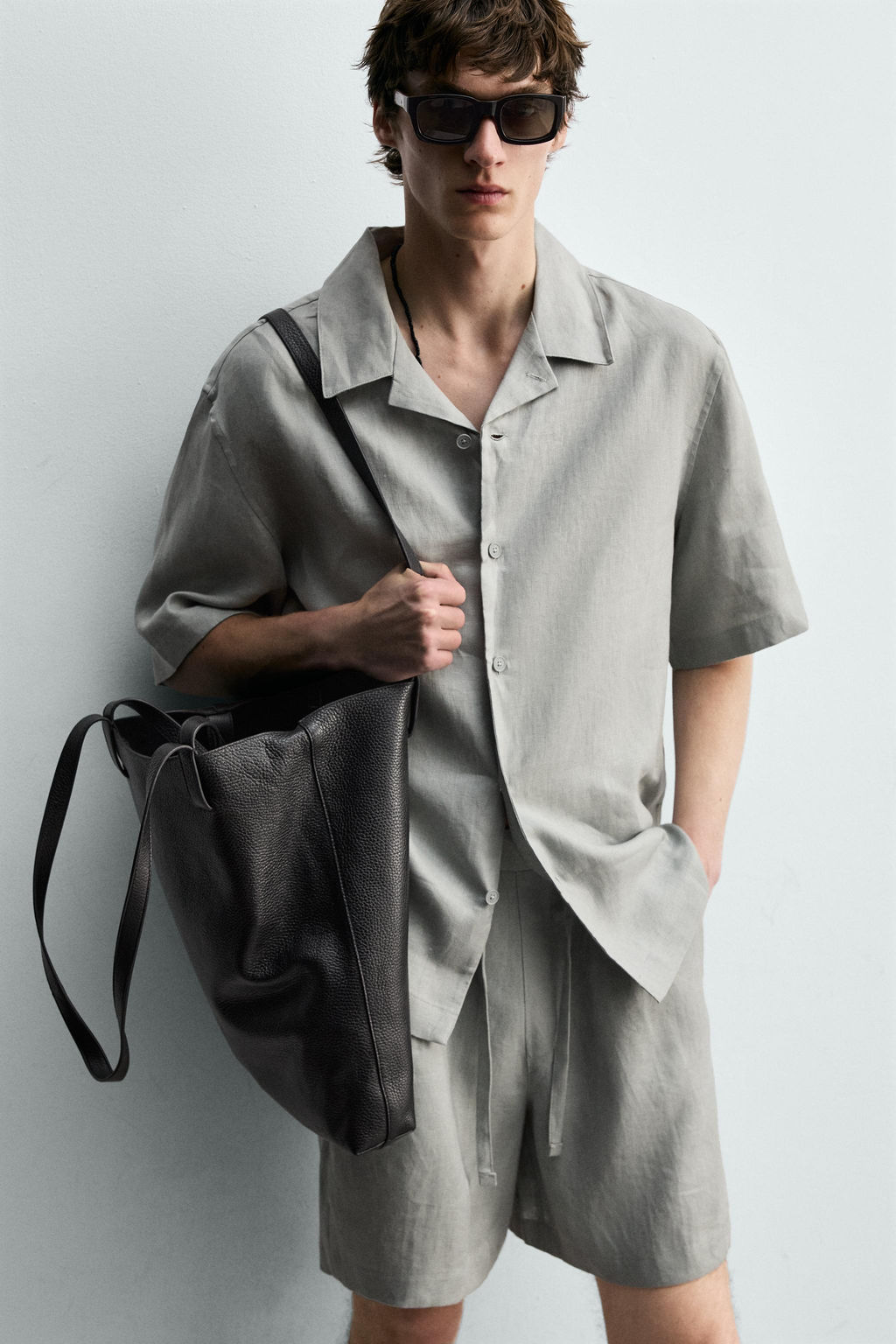 BERMUDA RELAXED FIT 100% LINO / Gris claro
