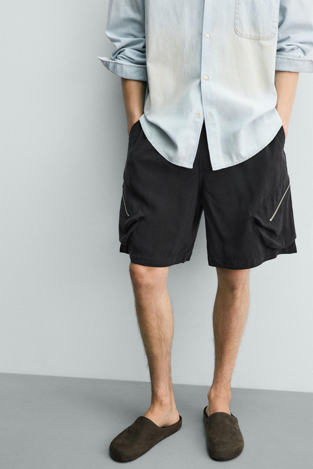 BERMUDA CARGO FLUIDA RELAXED FIT / Negro