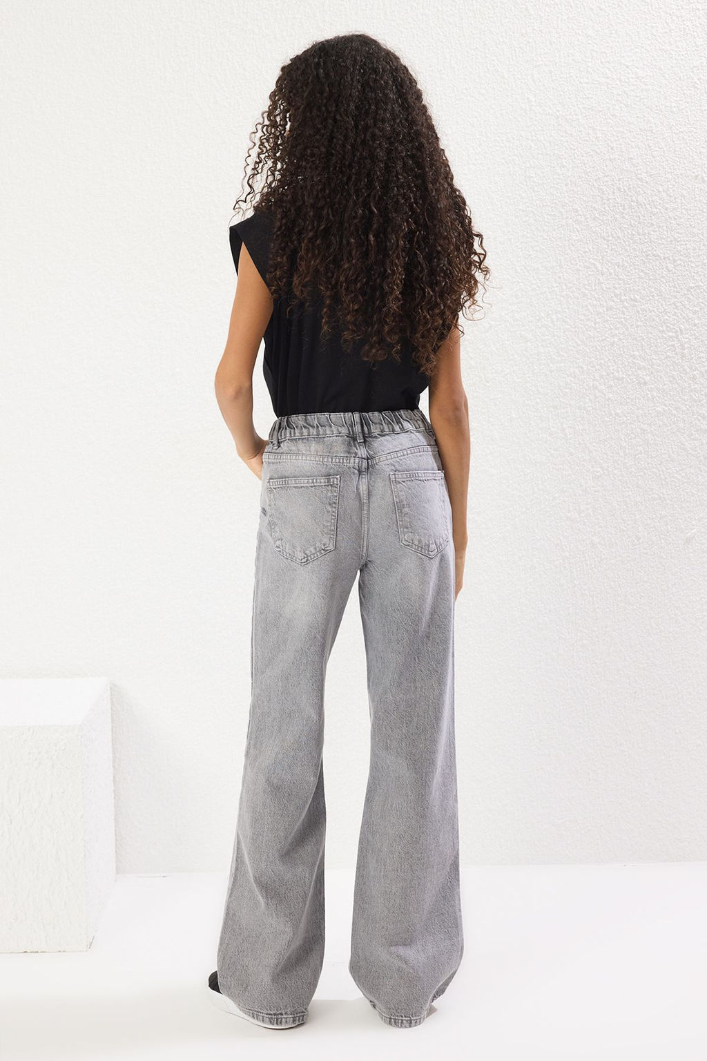 Gri Arka Bel Lastikli Normal Bel Wide Leg Jeans TWOSS25JE00228 - Trendyolmilla фото 6