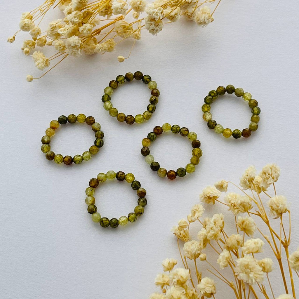 Кольцо на резинке из зеленого Граната "Гроссуляра" 16 р.