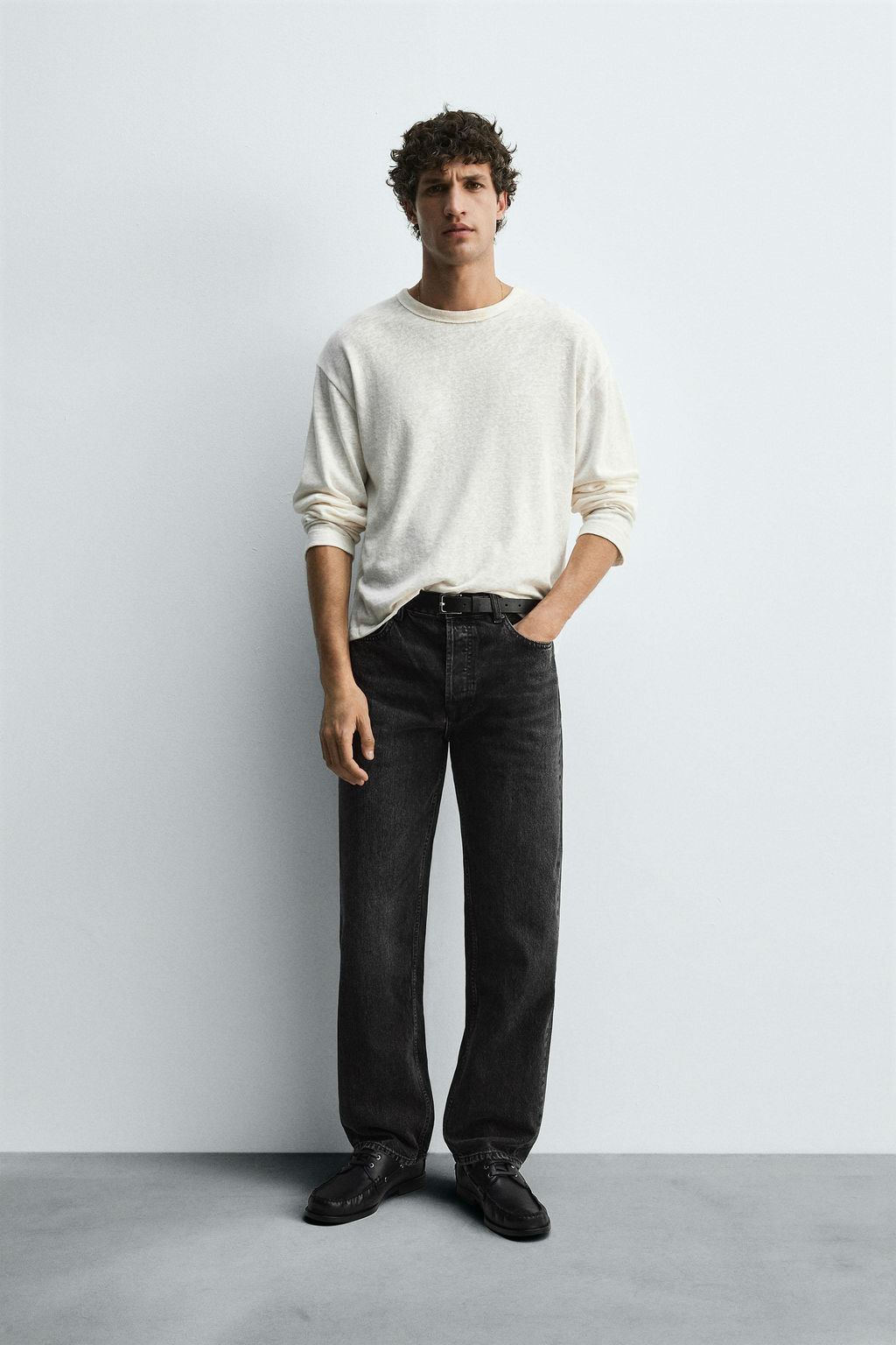 STRAIGHT FIT JEANS