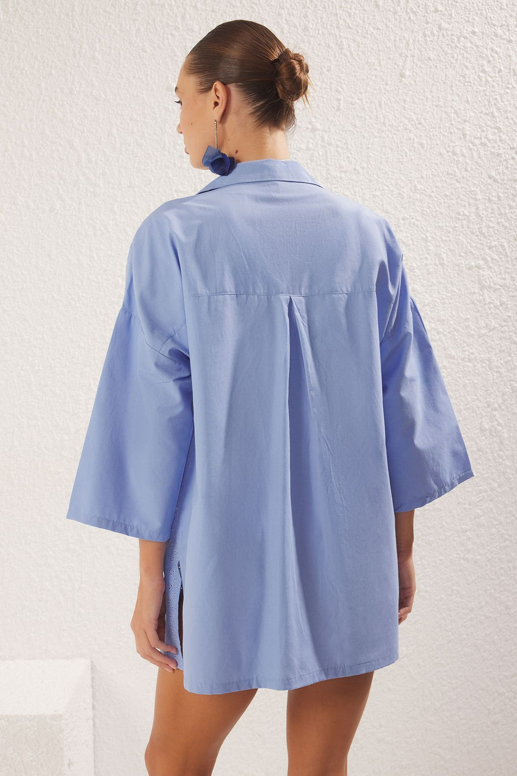 Trendyolmilla Mavi Mini Dokuma Gomlek Yaka Brode Plaj Elbisesi TBESS25EL00023 фото 5