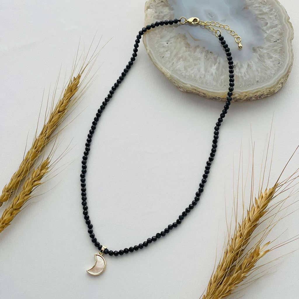 Бусы из черной Шпинели с перламутровой подвеской "Месяц" 40 см +