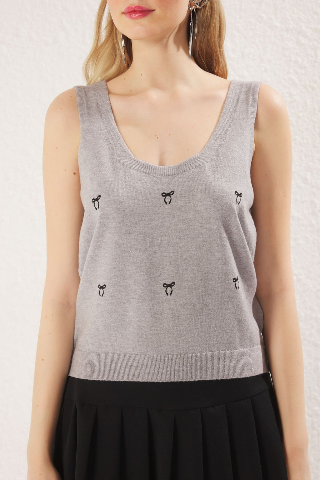 Gri Premium Iplik / Ozel Iplik Kare Yaka Kalp Bask?l? Triko Ince Bluz TWOSS25BZ00307 - Trendyolmilla фото 4